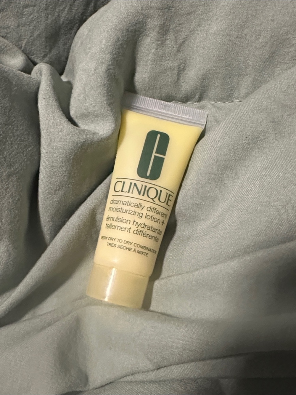 4/$15 Clinique dramatically different moisturizing lotion +